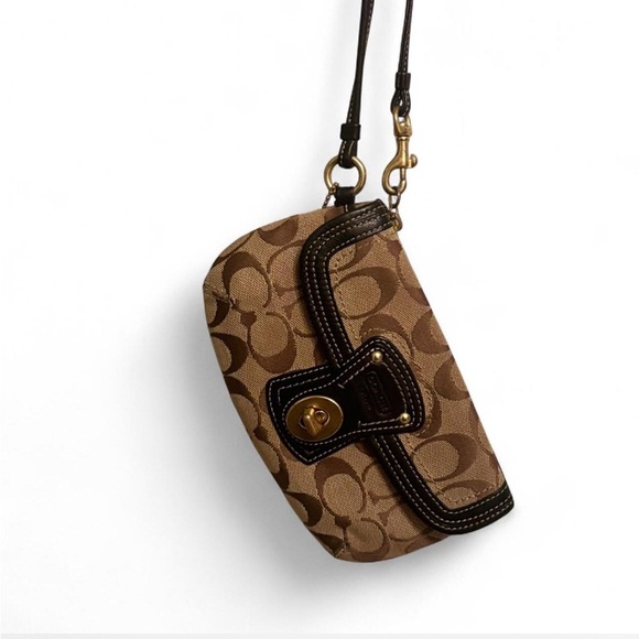 Y2K Coach Tan and Brown Signature Wristlet - Picture 9 of 10
